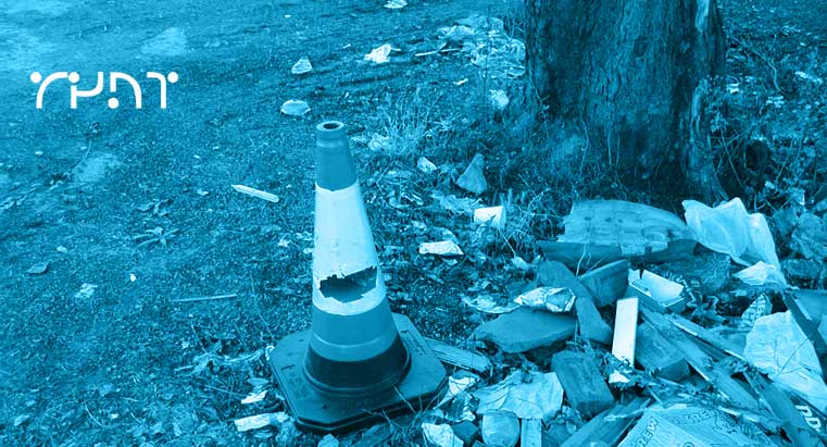 R4NT April 2001 cover: a broken traffic cone in a debris-strewn field, tinted blue